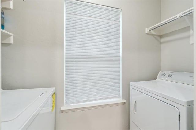 717 S Geronimo Ln, Pauls Valley, OK 73075 - washroom featuring separate washer and dryer