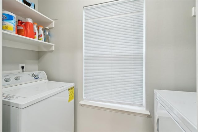 717 S Geronimo Ln, Pauls Valley, OK 73075 - laundry area featuring washing machine and dryer