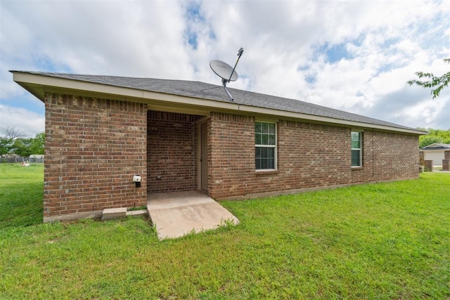 717 S Geronimo Ln, Pauls Valley, OK 73075 - rear view of property featuring brick siding and a lawn