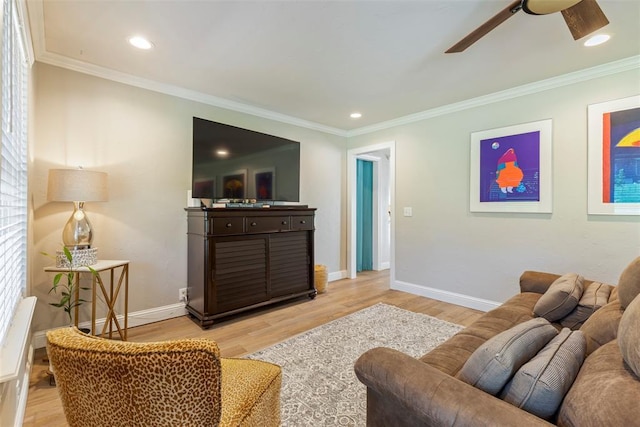 living area featuring wood finished floors, ceiling fan, baseboards, crown molding, and recessed lighting