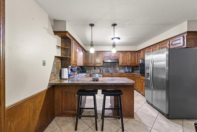 3926 Briarcrest Dr, Norman, OK 73072 - kitchen featuring black appliances, a sink, a peninsula, open shelves, and under cabinet range hood