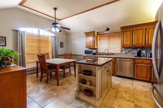 717 Hunters Run, Midwest City, OK 73130 - kitchen featuring stainless steel appliances, lofted ceiling, ceiling fan, open shelves, and a center island