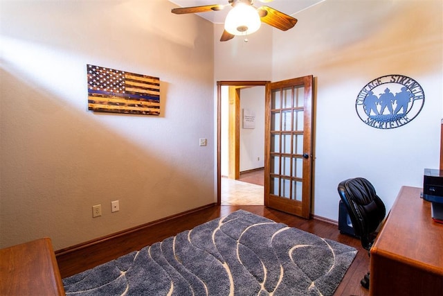 717 Hunters Run, Midwest City, OK 73130 - home office featuring a ceiling fan, wood finished floors, baseboards, and a high ceiling