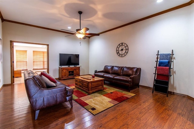 717 Hunters Run, Midwest City, OK 73130 - living area featuring ornamental molding, wood finished floors, recessed lighting, ceiling fan, and baseboards