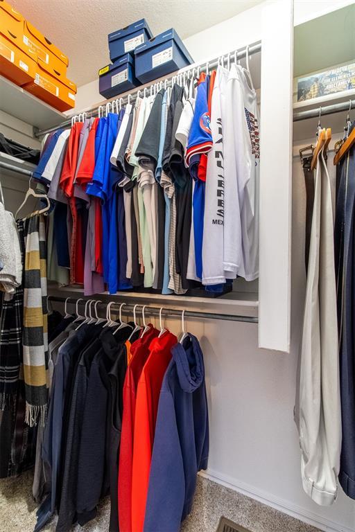 717 Hunters Run, Midwest City, OK 73130 - view of walk in closet