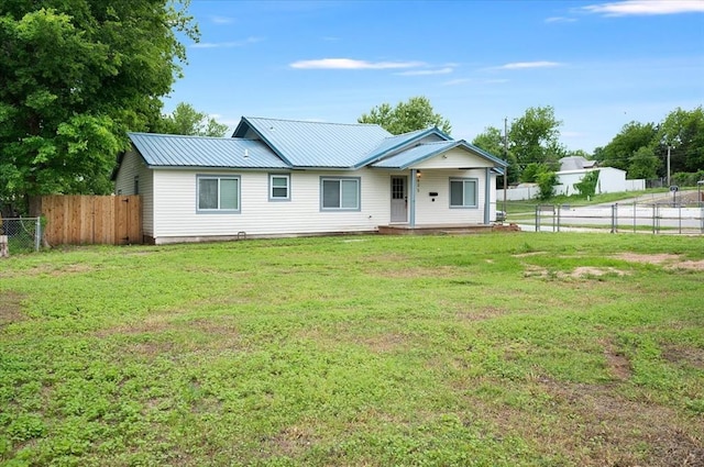 825 W Colorado Ave, Chickasha, OK 73018 - back of property featuring metal roof and a porch