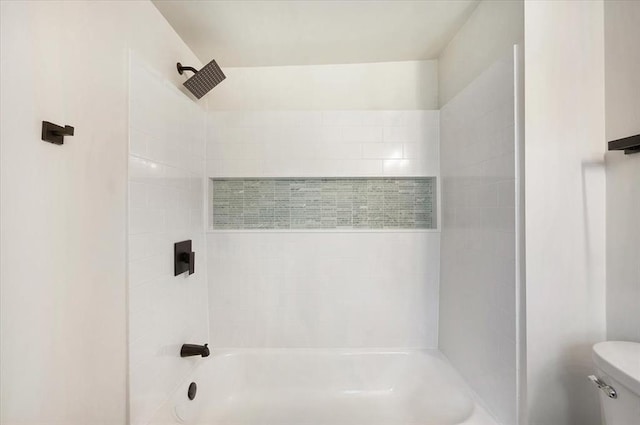 825 W Colorado Ave, Chickasha, OK 73018 - bathroom featuring toilet and shower / bath combination