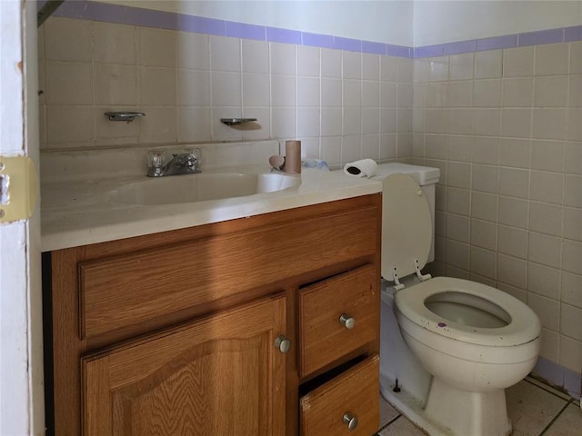 3401 SW Abilene Dr, Lawton, OK 73501 - bathroom featuring vanity, tile walls, and toilet