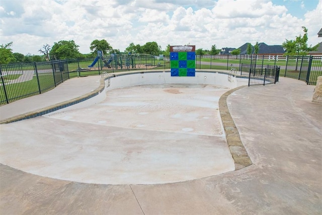 8400 Poplar Dr, Edmond, OK 73034 - surrounding community with a swimming pool