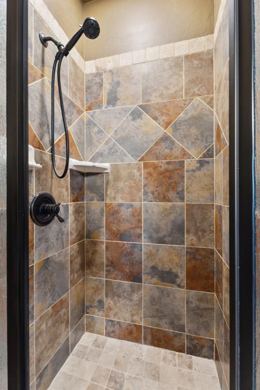 12812 NW 6th St, Yukon, OK 73099 - bathroom with a tile shower