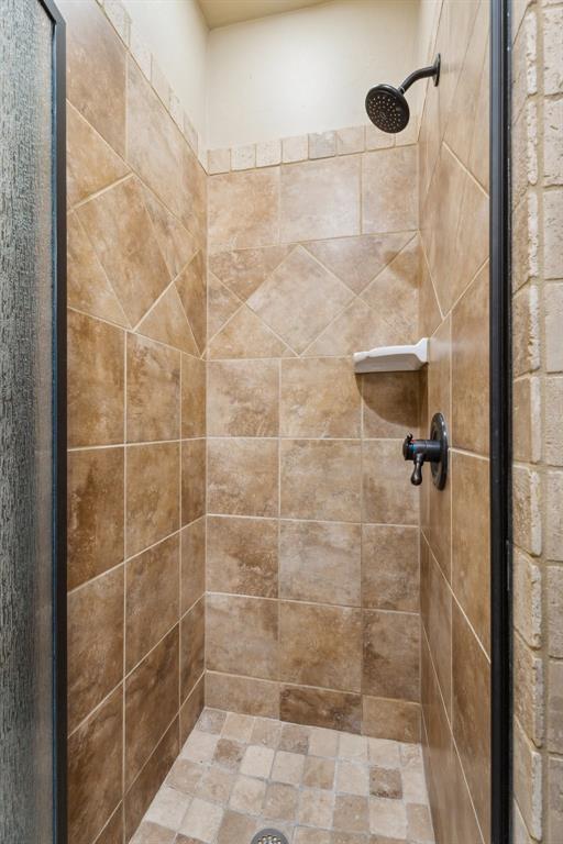 12812 NW 6th St, Yukon, OK 73099 - full bathroom featuring a stall shower