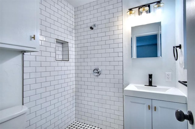2528 Oakridge Dr, Bethany, OK 73008 - full bathroom featuring tiled shower, toilet, and vanity