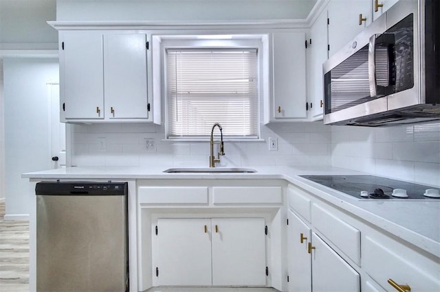 2528 Oakridge Dr, Bethany, OK 73008 - kitchen with appliances with stainless steel finishes, a sink, tasteful backsplash, white cabinetry, and light countertops