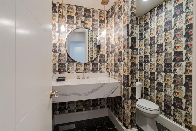909 NW 156th St, Edmond, OK 73013 - bathroom with toilet and tile patterned floors