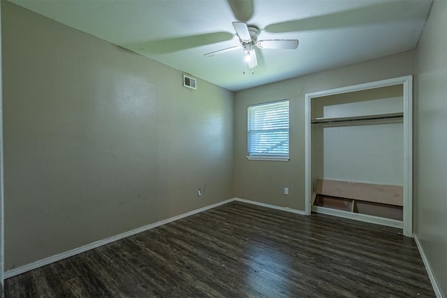 unfurnished bedroom featuring wood finished floors, baseboards, a closet, and ceiling fan