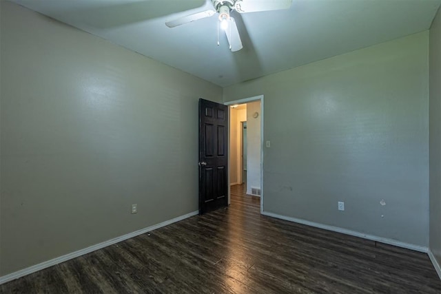 unfurnished room featuring dark wood-type flooring, baseboards, and ceiling fan