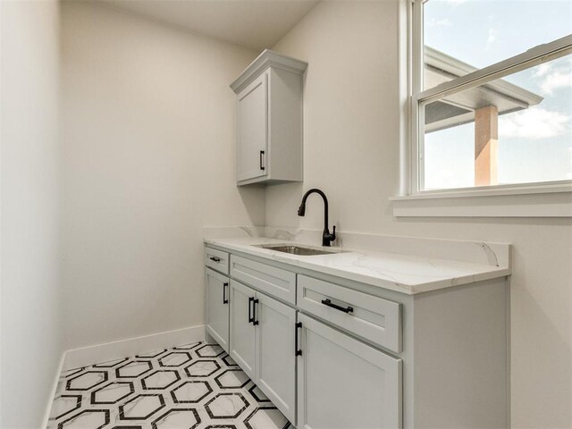 4850 Ranchero Dr, Edmond, OK 73025 - bar area featuring a sink and baseboards