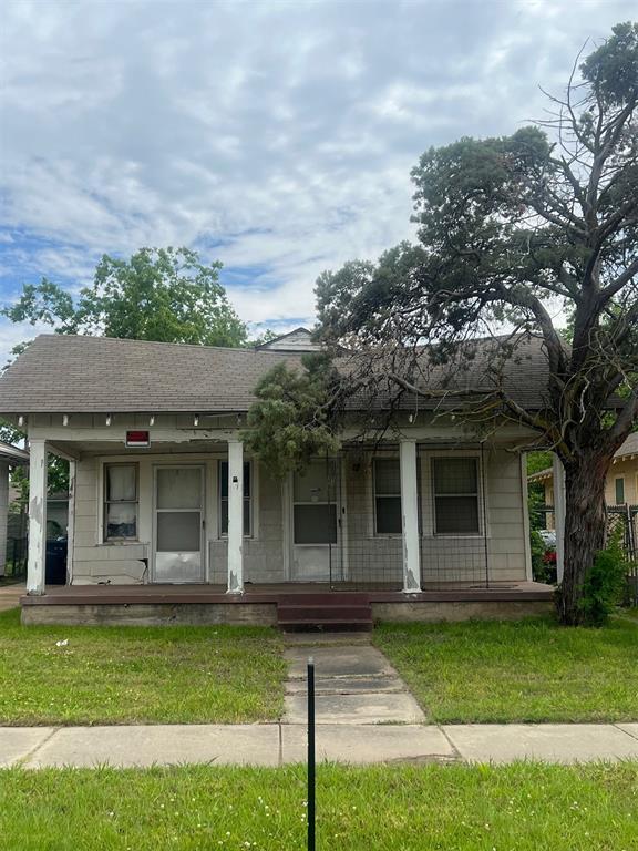 1422 NW 30th St, Oklahoma City, OK 73118 - bungalow with covered porch and a shingled roof