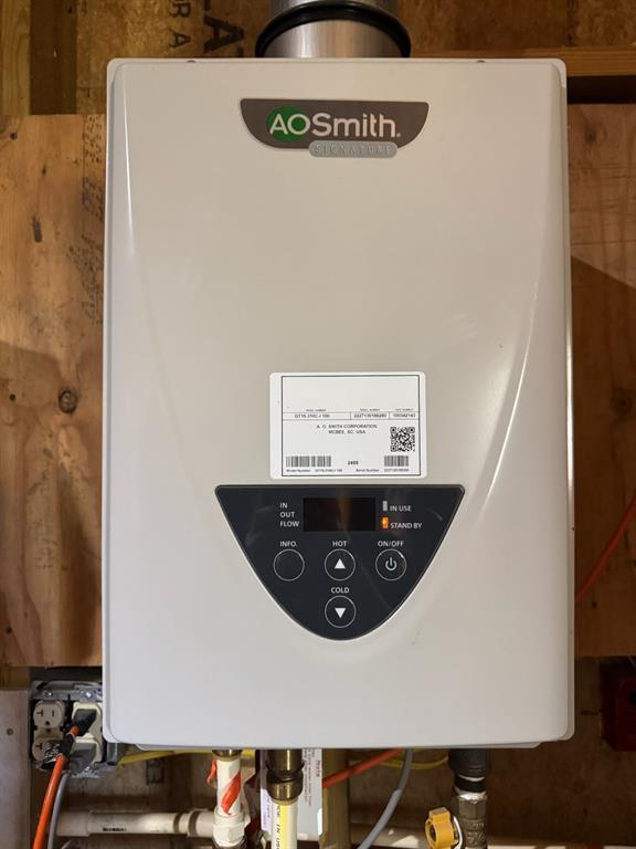 377056 E 1040th Rd, Okemah, OK 74859 - detailed view of water heater