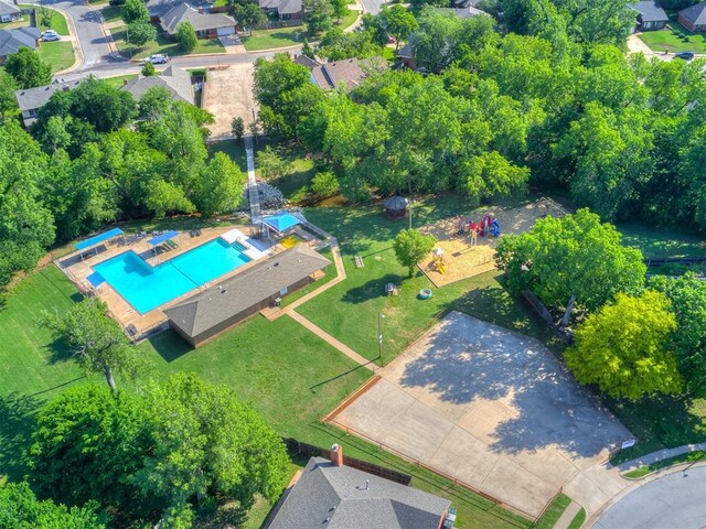 bird's eye view of a pool area
