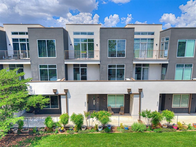 view of apartment building / complex