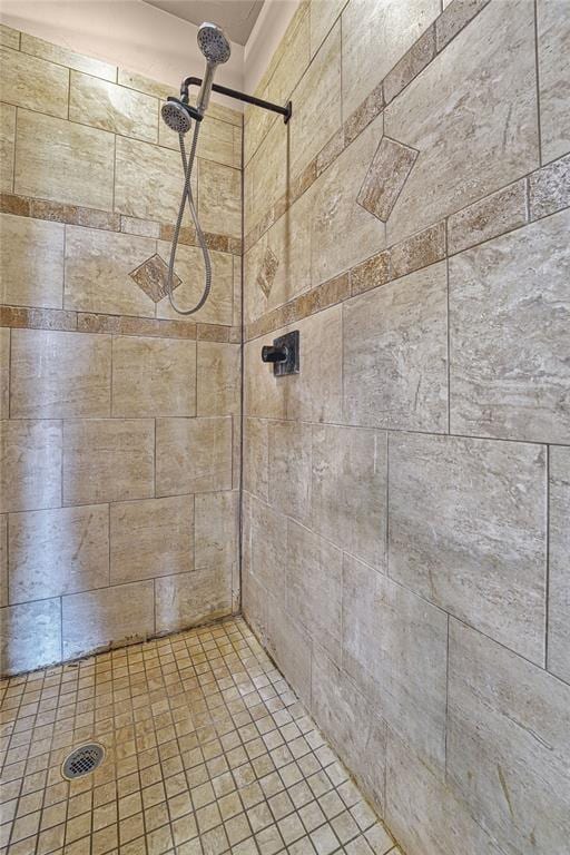 21698 SW Coombs Rd, Cache, OK 73527 - full bathroom featuring tiled shower