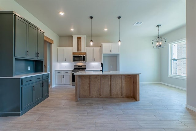 9205 Taggert Ln, Yukon, OK 73099 - kitchen featuring stainless steel appliances, a sink, a chandelier, baseboards, and wood finish floors