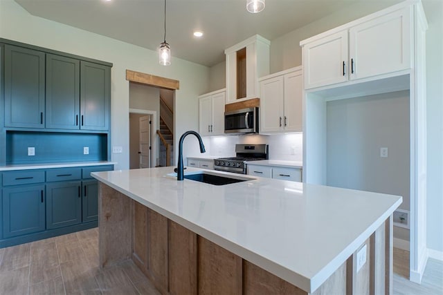 9205 Taggert Ln, Yukon, OK 73099 - kitchen featuring stainless steel appliances, a sink, tasteful backsplash, a center island with sink, and light countertops