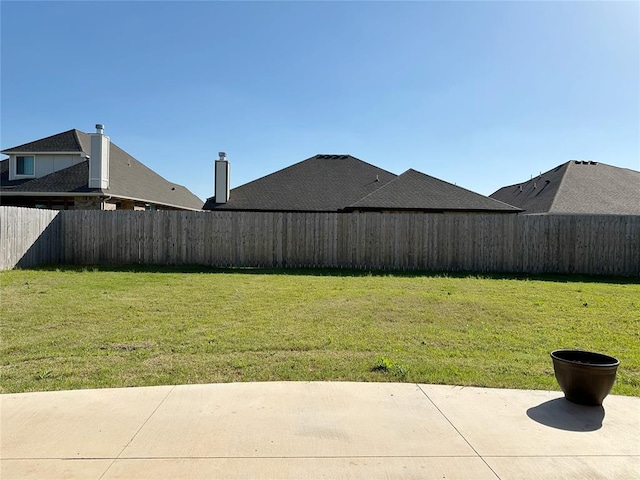 view of yard featuring a patio
