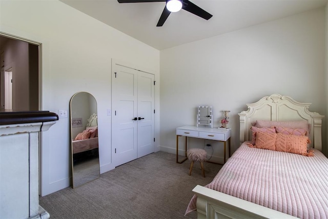 bedroom with carpet, a ceiling fan, baseboards, and a closet