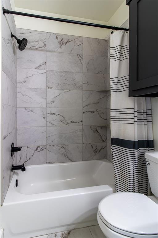 full bathroom featuring toilet and shower / bath combo