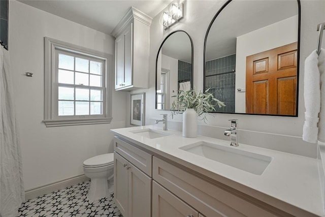 2650 NW 25th St, Oklahoma City, OK 73107 - full bath featuring double vanity, toilet, curtained shower, and baseboards