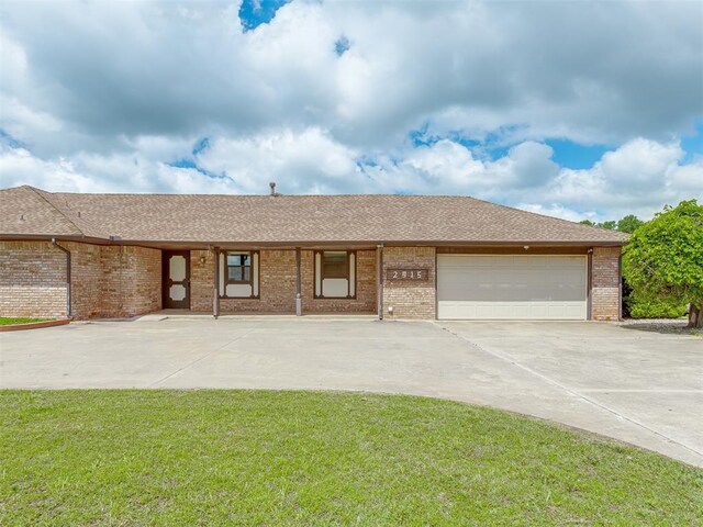2915 N W Oaks Pl, Newcastle, OK 73065 - ranch-style house with driveway, brick siding, a garage, and a front yard