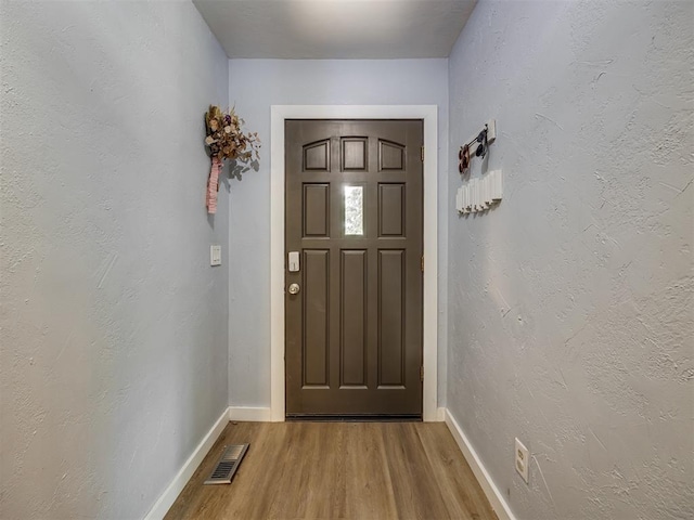 6401 Saddleback Dr, Oklahoma City, OK 73150 - entryway featuring wood finished floors and baseboards