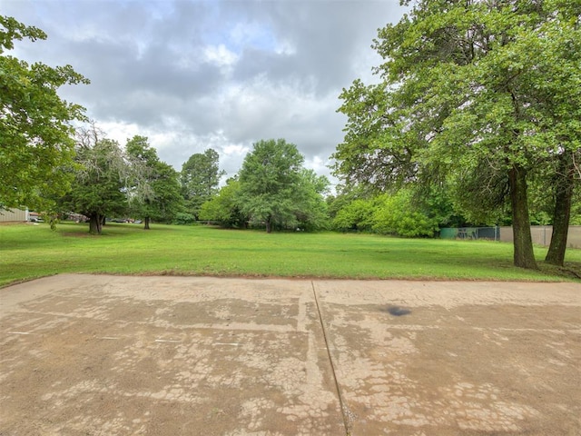 6401 Saddleback Dr, Oklahoma City, OK 73150 - view of grassy yard