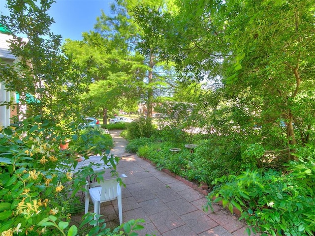 2321 Cashion Pl, Oklahoma City, OK 73112 - view of property's community with a patio area