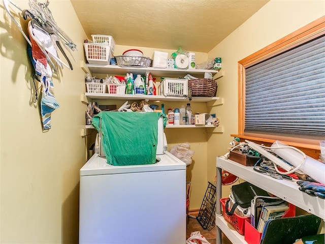 2321 Cashion Pl, Oklahoma City, OK 73112 - laundry area with washer / clothes dryer