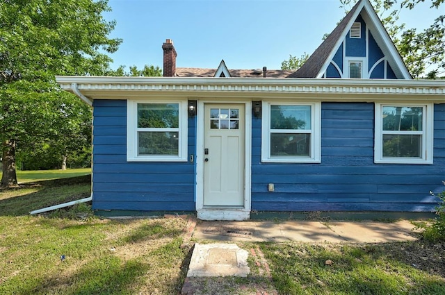 1706 E Oklahoma Ave, Guthrie, OK 73044 - view of front of house with a chimney and a front yard