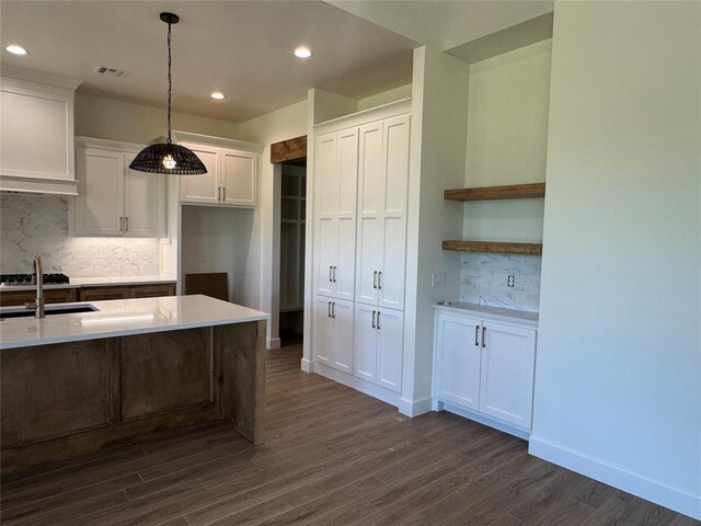 9596 Regado Ct, Guthrie, OK 73044 - kitchen with a sink, tasteful backsplash, dark wood-style flooring, and recessed lighting
