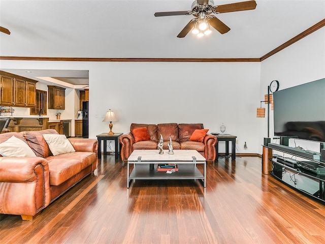 living area featuring ceiling fan, ornamental molding, dark wood-style flooring, and baseboards