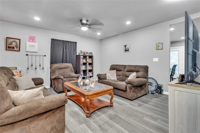 living area featuring ceiling fan, light wood finished floors, recessed lighting, and baseboards