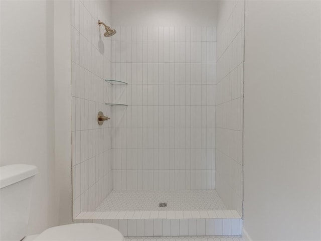 2812 Shoreridge Ave Unit 2812, Norman, OK 73072 - bathroom featuring toilet and tiled shower