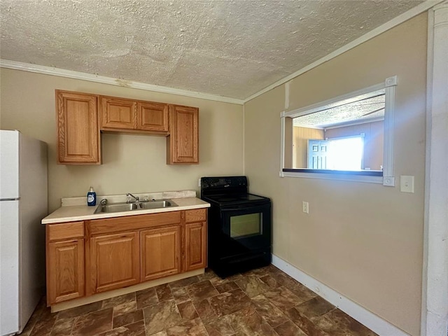 1137 E Chestnut St, Altus, OK 73521 - kitchen with black electric range oven, a sink, freestanding refrigerator, a textured ceiling, and crown molding