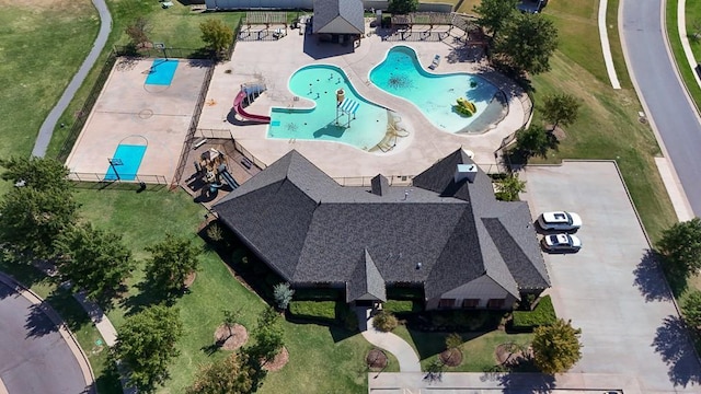 18121 Austin Ct, Edmond, OK 73012 - aerial view of a pool