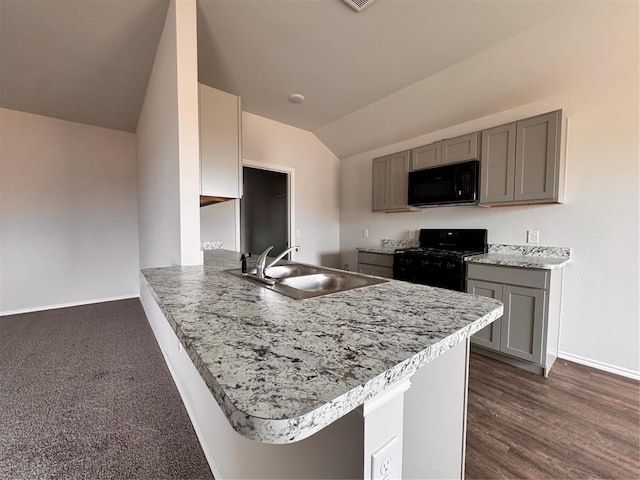 1204 E Stetson Ln, Mustang, OK 73064 - kitchen featuring black appliances, a sink, gray cabinets, a peninsula, and vaulted ceiling