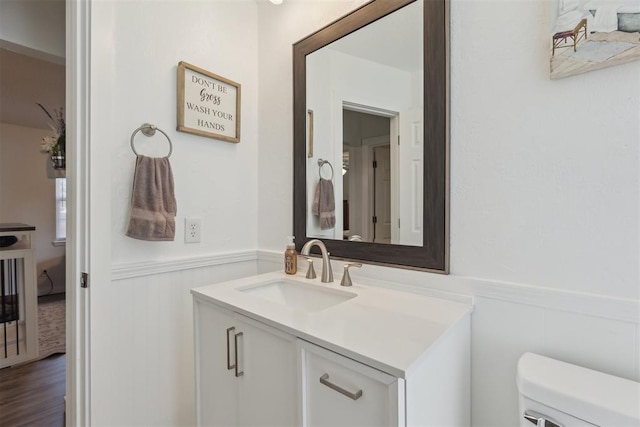 711 Spruce Dr, Yukon, OK 73099 - bathroom featuring wainscoting, toilet, and vanity