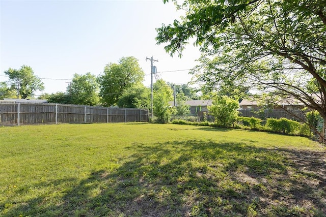 711 Spruce Dr, Yukon, OK 73099 - view of yard