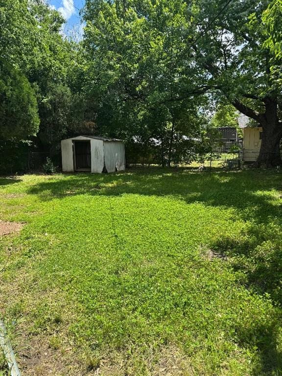 3316 Beechwood Dr, Del City, OK 73115 - view of yard with a shed and an outbuilding