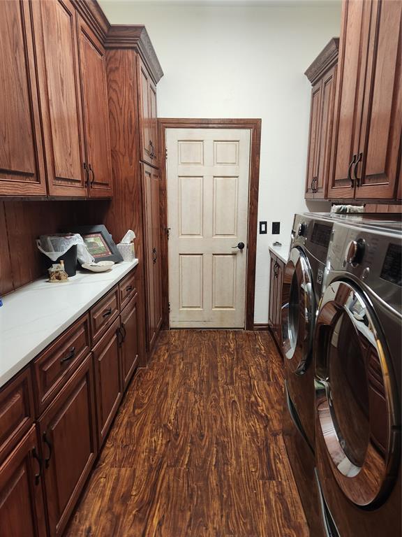11301 Brockton Pl, Oklahoma City, OK 73162 - clothes washing area featuring cabinet space, washing machine and dryer, dark wood finished floors, and baseboards