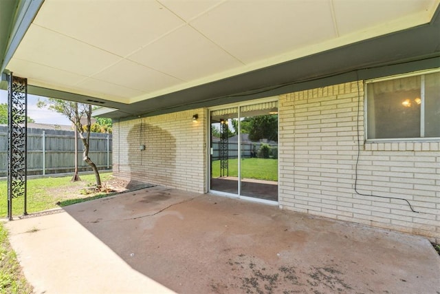 1009 Cherokee Pl, Lindsay, OK 73052 - view of patio with fence
